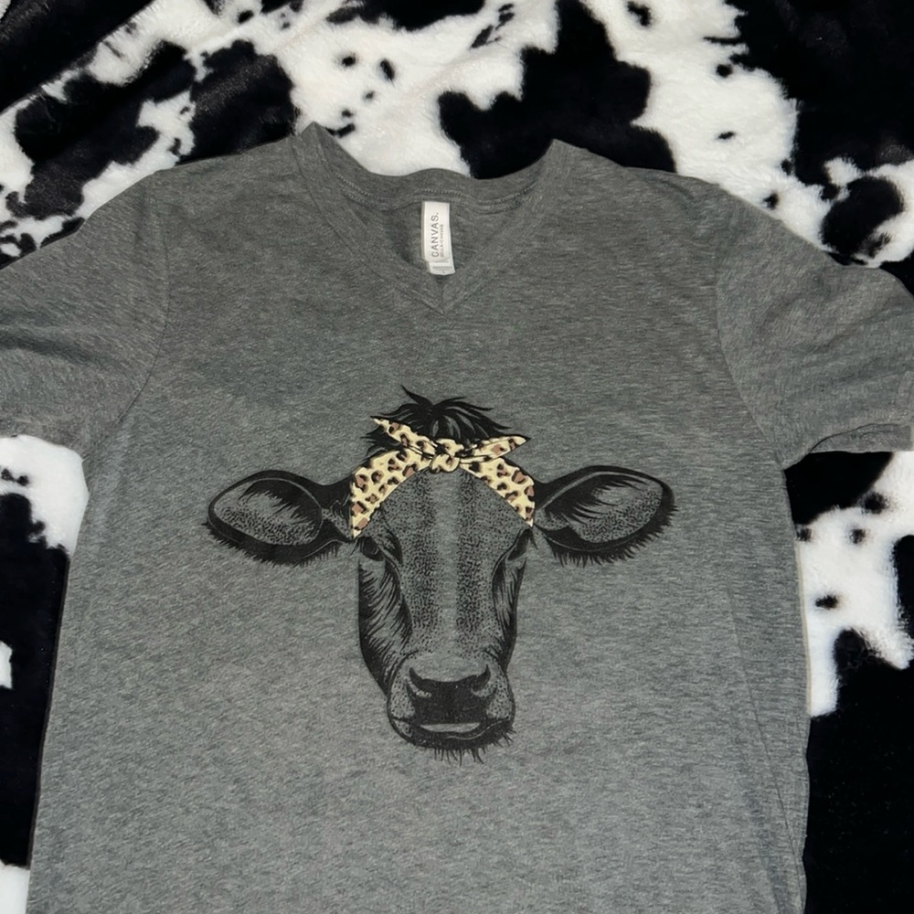 Grey T-Shirt with cow wearing cheetah bandanna
